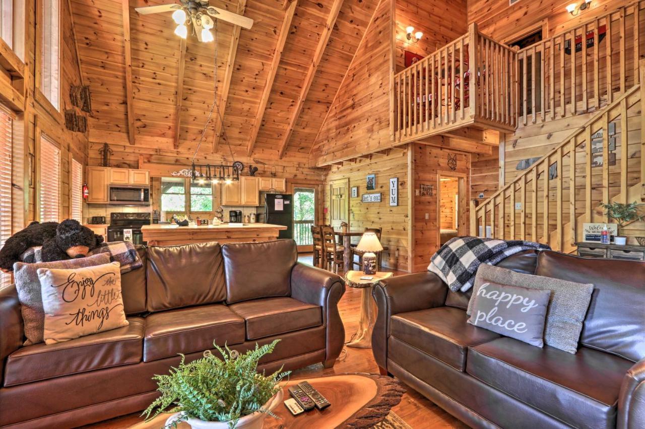 Holiday home With Deck Minutes To Pigeon Forge Sevierville