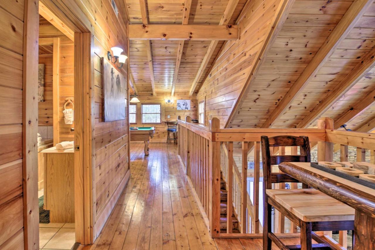 Holiday home With Deck Minutes To Pigeon Forge