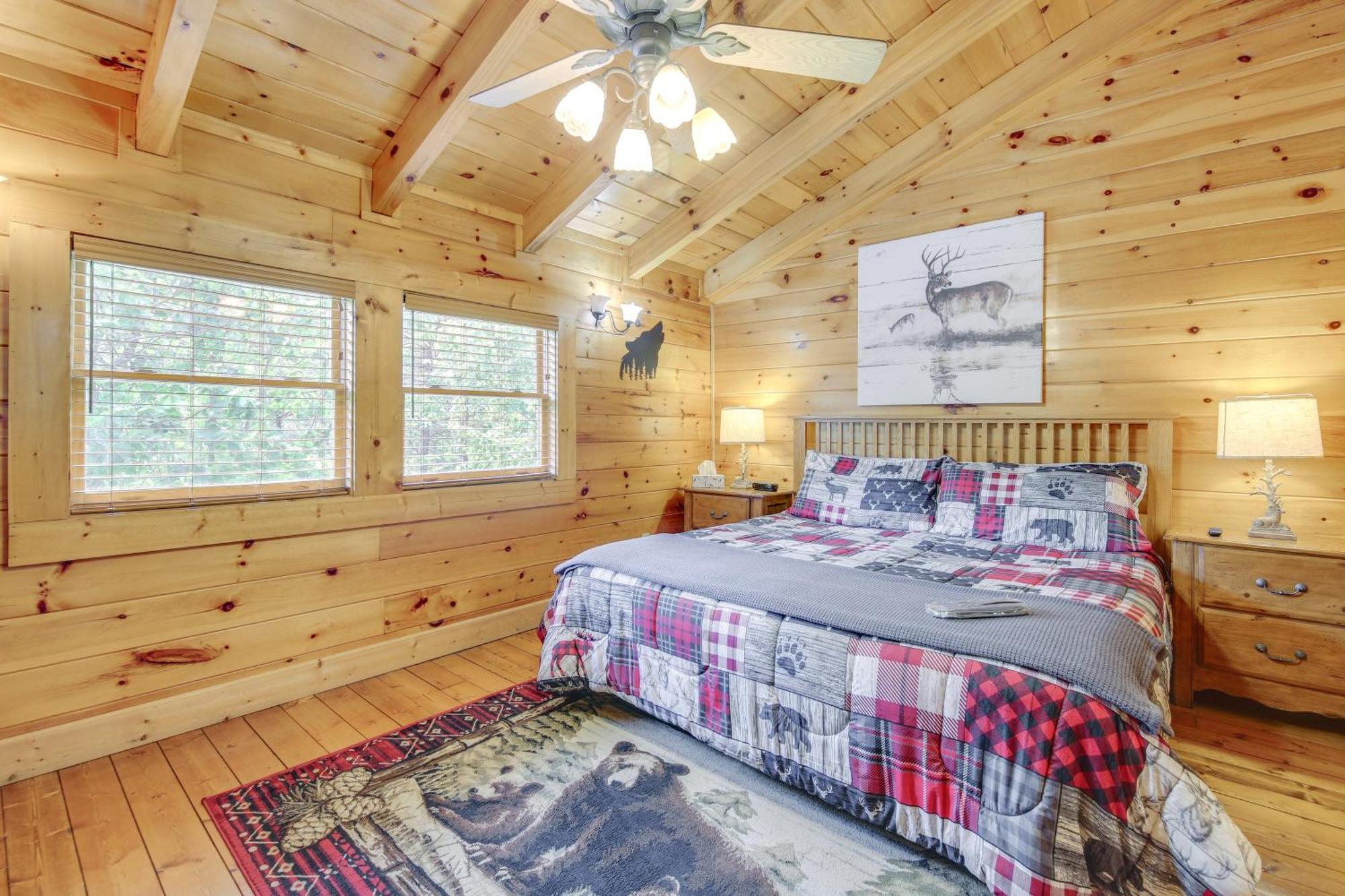 With Deck Minutes To Pigeon Forge Holiday home *