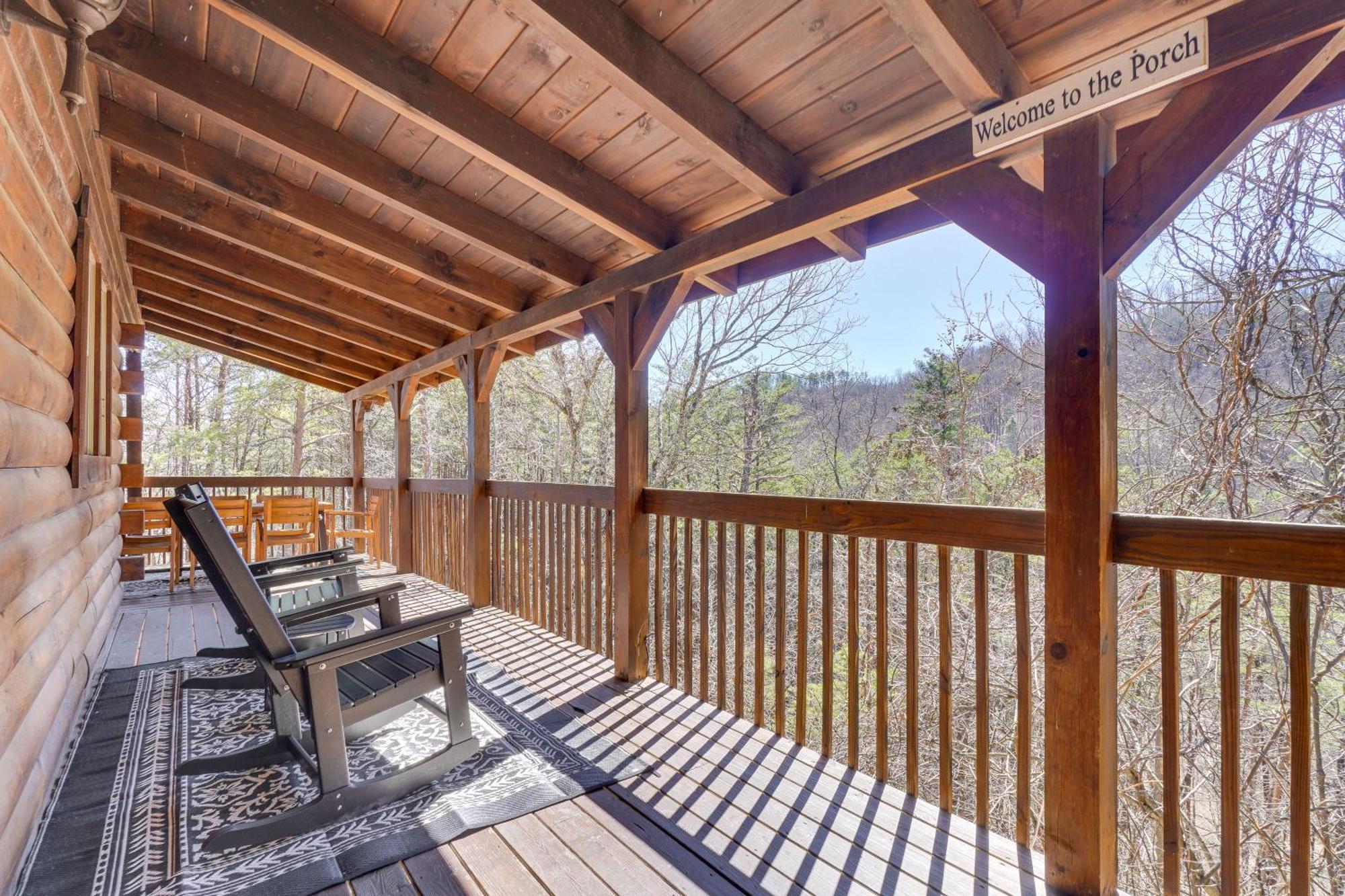 With Deck Minutes To Pigeon Forge Holiday home Sevierville